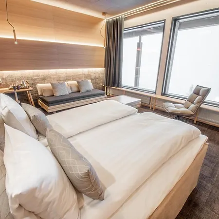 Otel Iso-syoete Syöte